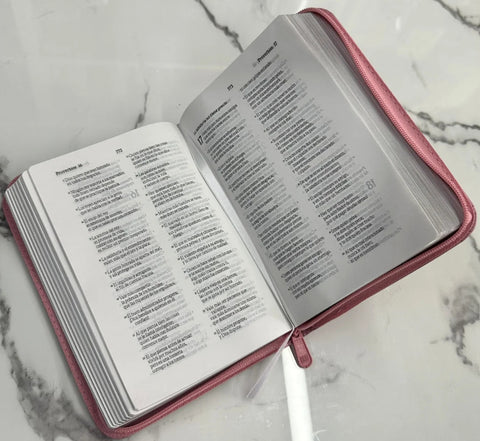 Image of Biblia TLA Chica Letra Chica Símil Piel Rosa Cierre