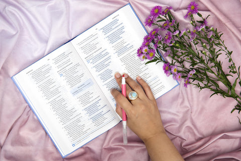 Image of Biblia RVR 1960 del Pescador Mujer Virtuosa Multicolor Tapa Dura