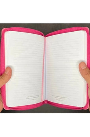 Image of Libreta Imitación Piel Rosa con Cierre: La Mujer Bondadosa
