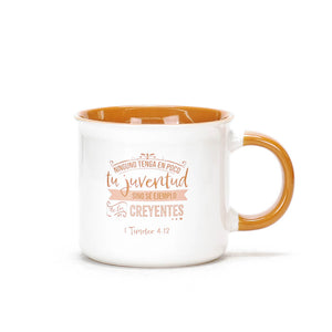 Taza 18 OZ Colección Valiente Ninguno Tenga en Poco tu Juventud