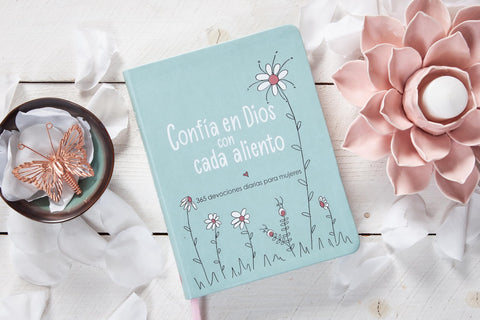 Image of CONFIA EN DIOS CON CADA ALIENTO: 365 DEVOCIONES DIARIAS PARA MUJERES
