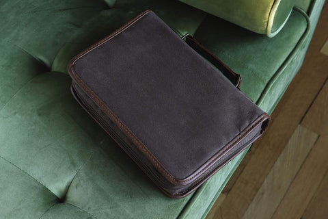 Image of Forro de Biblia Extra Grande Gamuza Café Aviador 3 Cruces