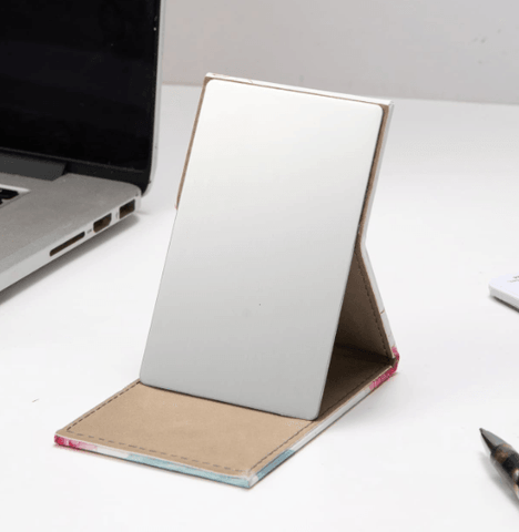 Image of Espejito Compacto de Cuero No Temas