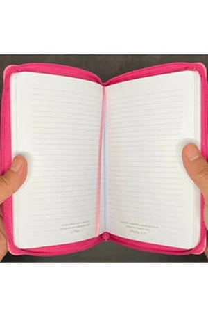 Libreta Imitación Piel Rosa con Cierre: La Mujer Bondadosa